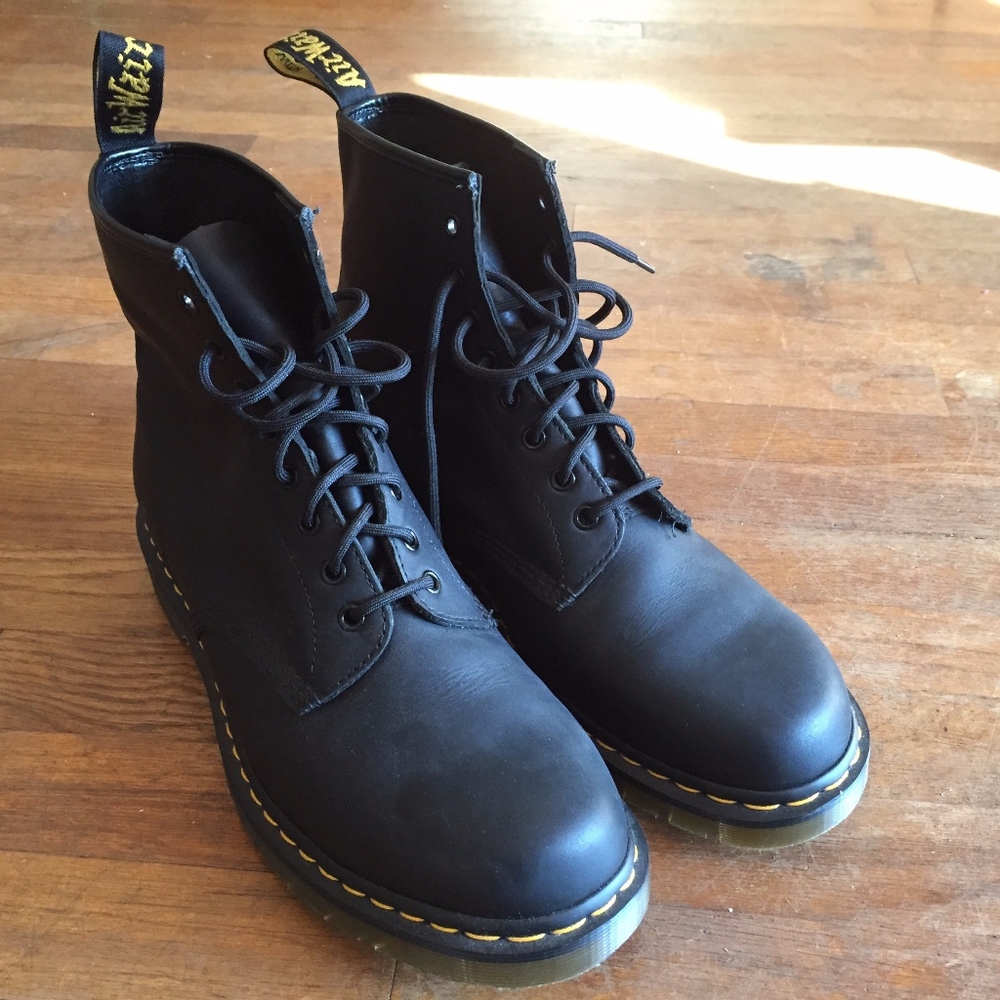 Dr. Martens Mens 1460 Boots-Black